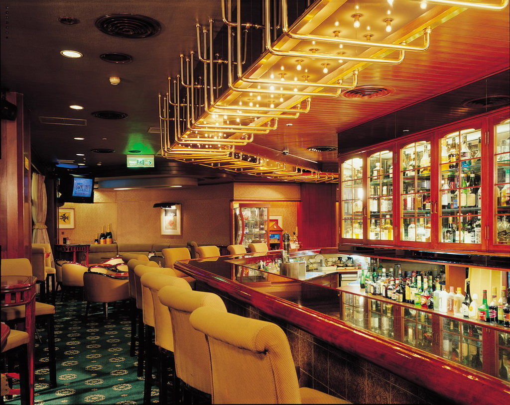 The Howard Plaza Hotel Taipei Restaurant billede The bar on board the Queen Mary 2